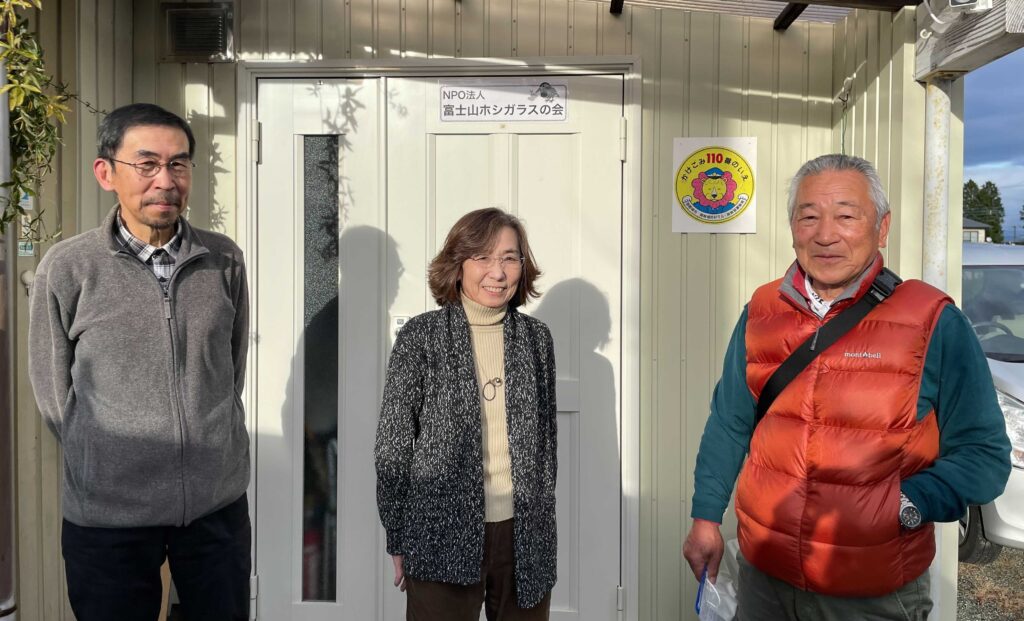 富士山固有の生態系を取りもどすため、100年後を見据え、つぶさに、正確に、執拗に追いかける